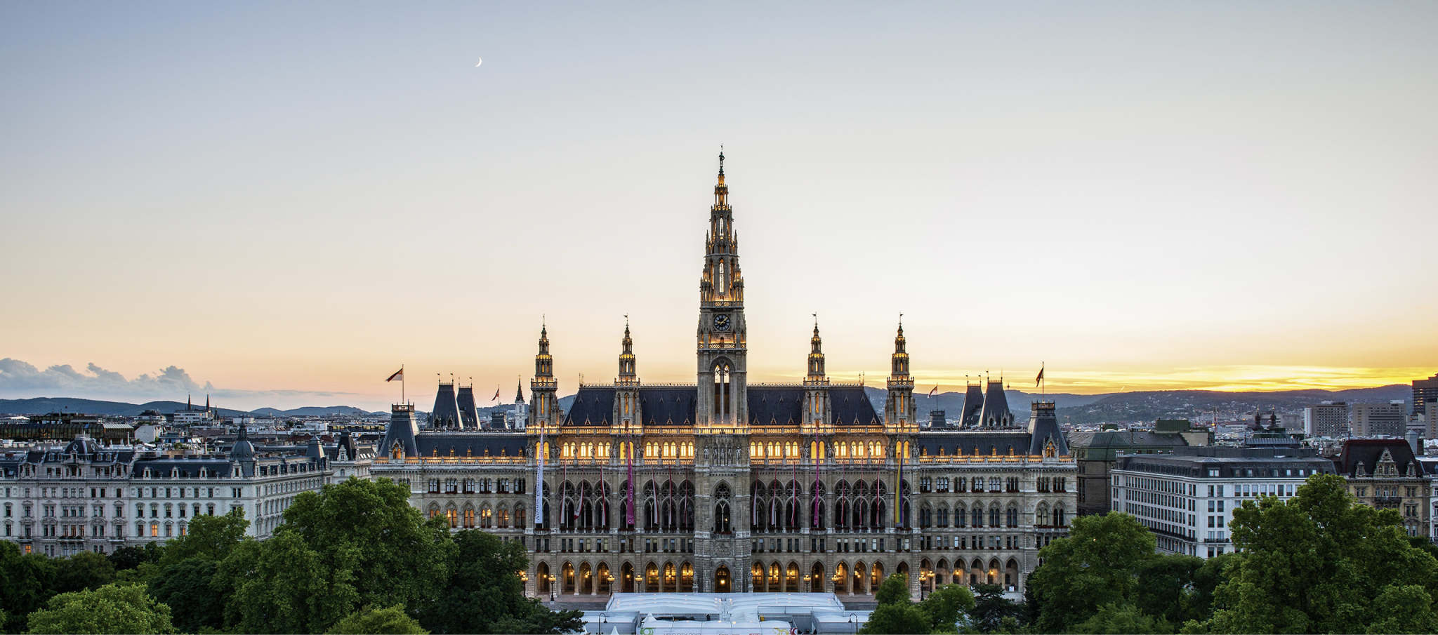 View of the city hall of Vienna in the evening.